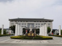 国庆中秋双节同庆，九五至尊VI集团红旗飘扬！