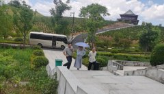 <b>不畏炎暑，参观领导促提升</b>