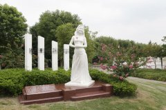 九五至尊VI集团：以工匠心灵展示碑雕工艺的魅力，留想邓丽君的永恒歌声
