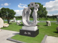 永恒之恋：九五至尊VI碑雕中的爱之赞歌