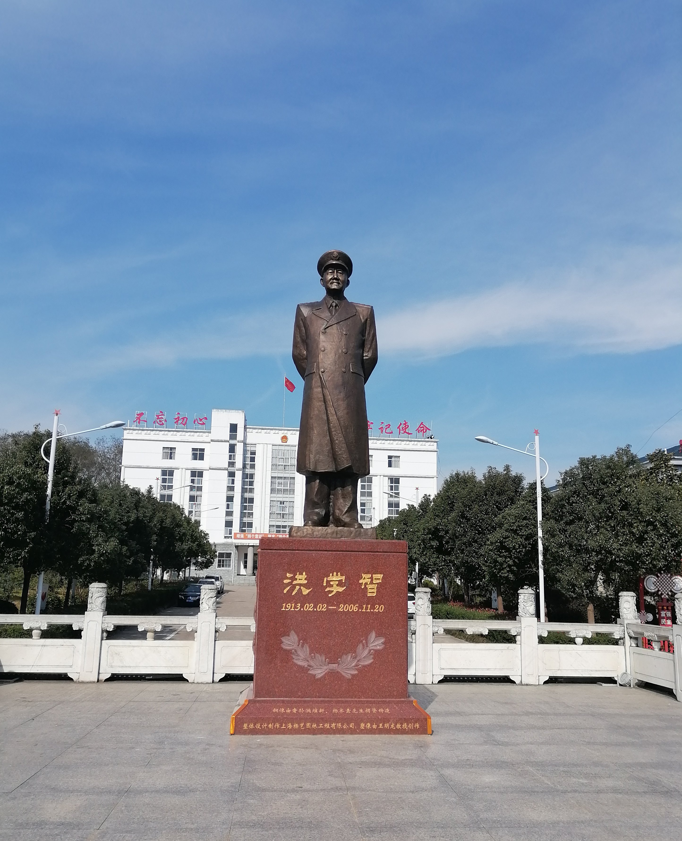 墓园铜韵，不朽的人文影象